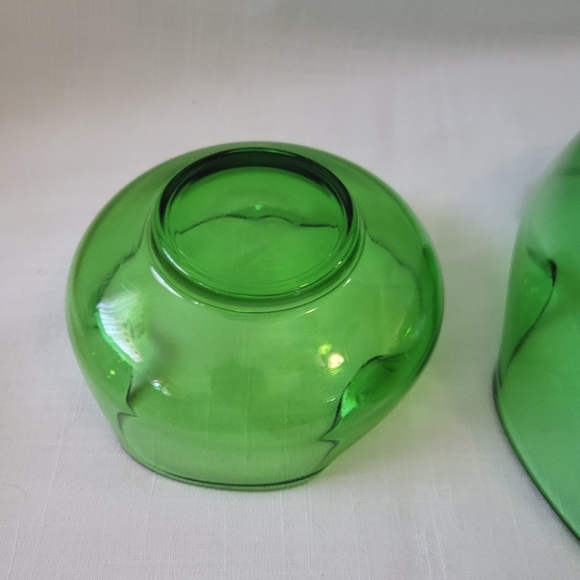 Vintage MCM Chip and Dip Folded Bowls in Avocado Green made by Anchor Hocking - Picture 6 of 9